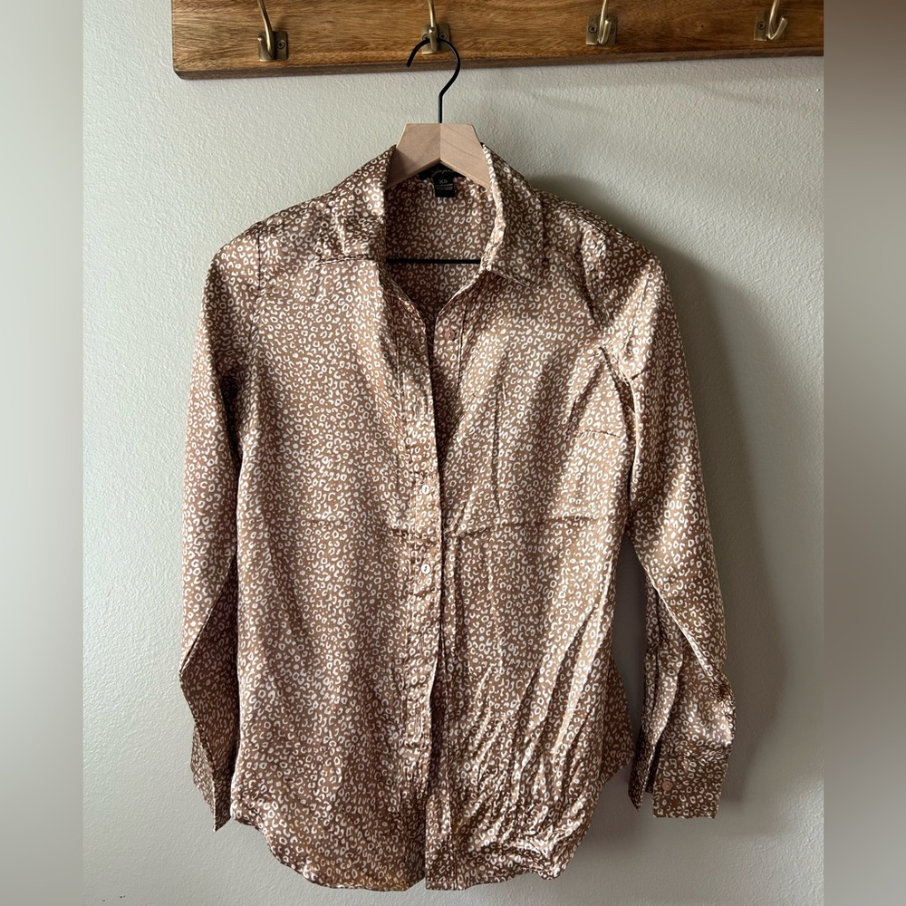 Satin button up top